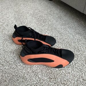 Adidas Harden Volume 8 
Hazy Copper / Core Black / Lucid Lemon 
Men’s size 10